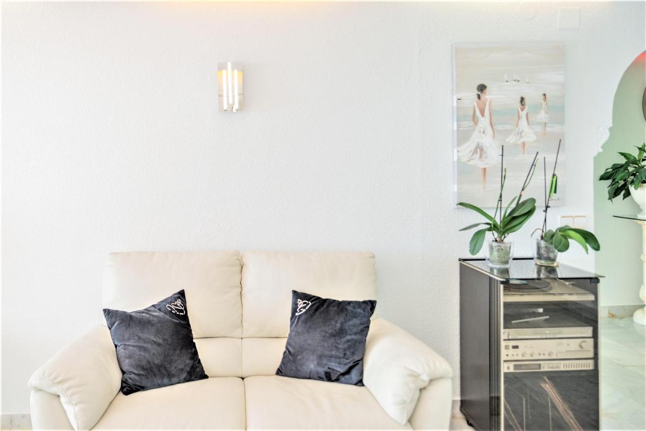 Beachfront Apartment Marbella Center Екстер'єр фото